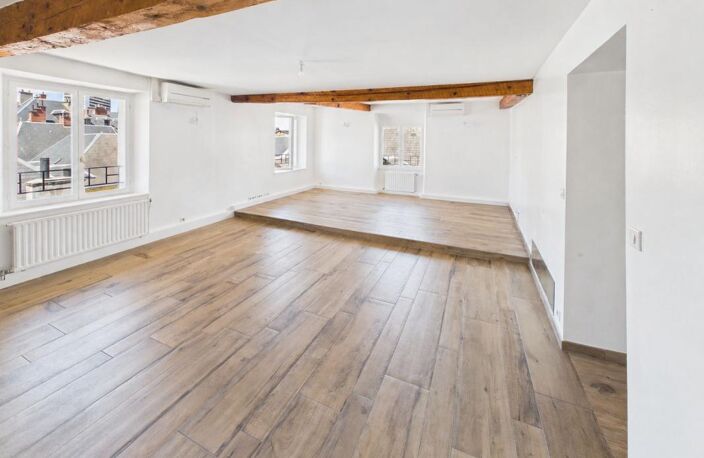 CHAMBÉRY HISTORIQUE - T4 de 109.22m² en dernier étage avec cave et greniers — photo 2