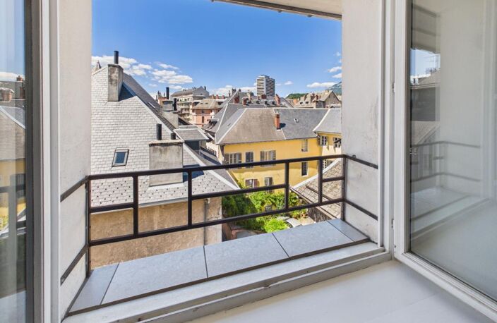 CHAMBÉRY HISTORIQUE - T4 de 109.22m² en dernier étage avec cave et greniers — photo 4