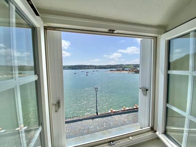 Maison à vendre "les pieds dans l'eau" au Dourduff-en-Mer avec vue exceptionnelle — photo du bien