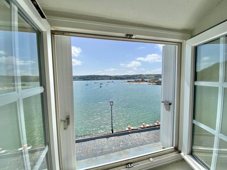 Maison à vendre "les pieds dans l'eau" au Dourduff-en-Mer avec vue exceptionnelle — photo 1