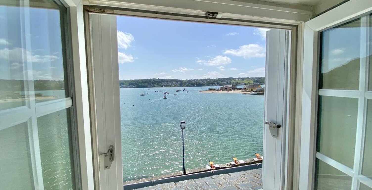Maison à vendre "les pieds dans l'eau" au Dourduff-en-Mer avec vue exceptionnelle — photo 1
