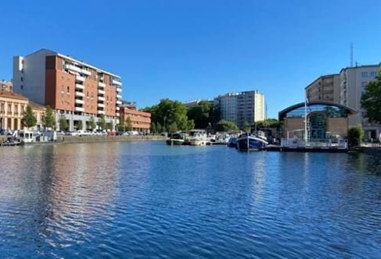 TOULOUSE - PLACE DUPUY - APPARTEMENT LOFT T2 DE 47 M² A AMENAGER - VUE SUR LE PORT SAINT SAUVEUR ( ASCENSEUR ) — photo 1