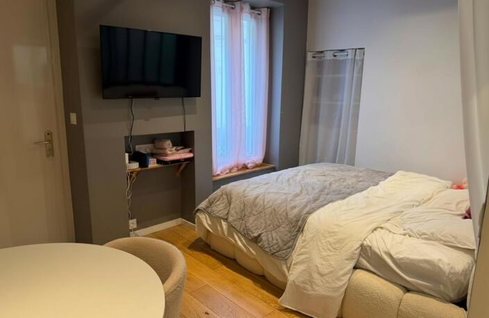 Studio de charme refait à neuf- Faubourg Saint-Antoine-vendu loué- — photo 3