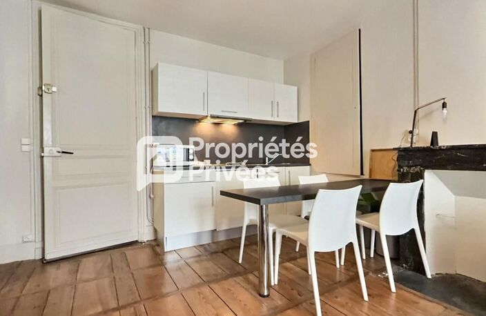 Superbe immeuble rénové d'env. 430m²  avec 7 appartements T2 meublés + 2 locaux commerciaux et caves en plein centre historique de PERIGUEUX (24000) — photo 2