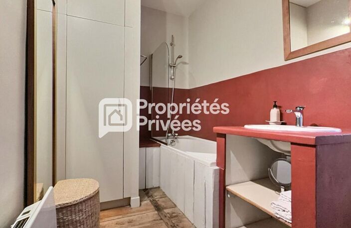 Superbe immeuble rénové d'env. 430m²  avec 7 appartements T2 meublés + 2 locaux commerciaux et caves en plein centre historique de PERIGUEUX (24000) — photo 4