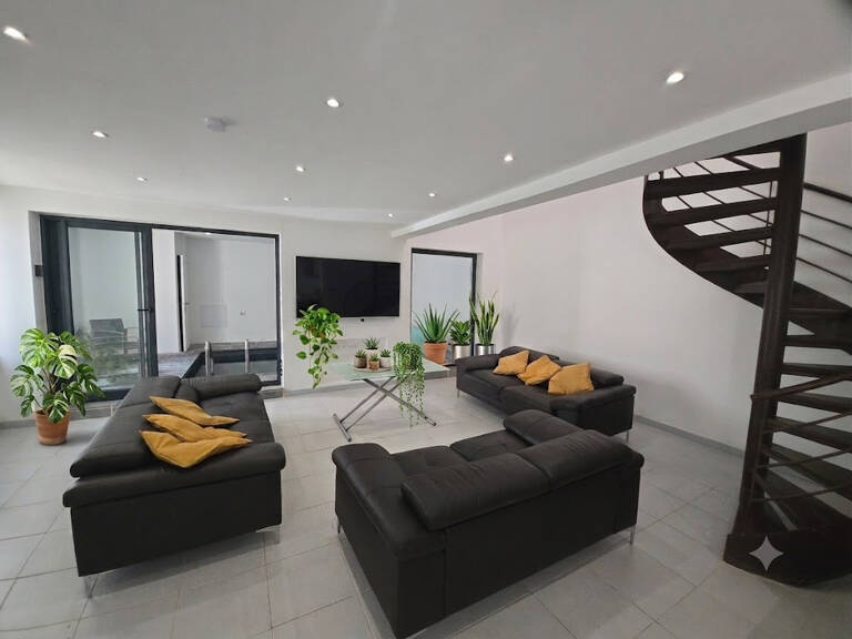 INCROYABLE MAISON DE 200 m² AVEC PISCINE INTERIEURE — photo 1