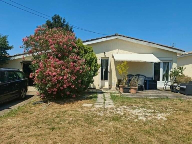 Maison de plain-pied avec grand garage, jardin et panneaux solaires - Saint-Christoly-de-Blaye (33920) — photo 1