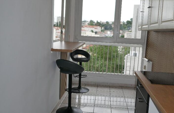 Location appartement 2 pièces 52 m² à Saint-Étienne (42000) — photo 2