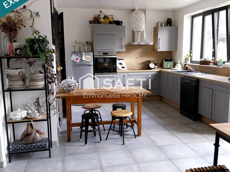 Maison rénovée avec cour intérieure à Thiaucourt. — photo 1