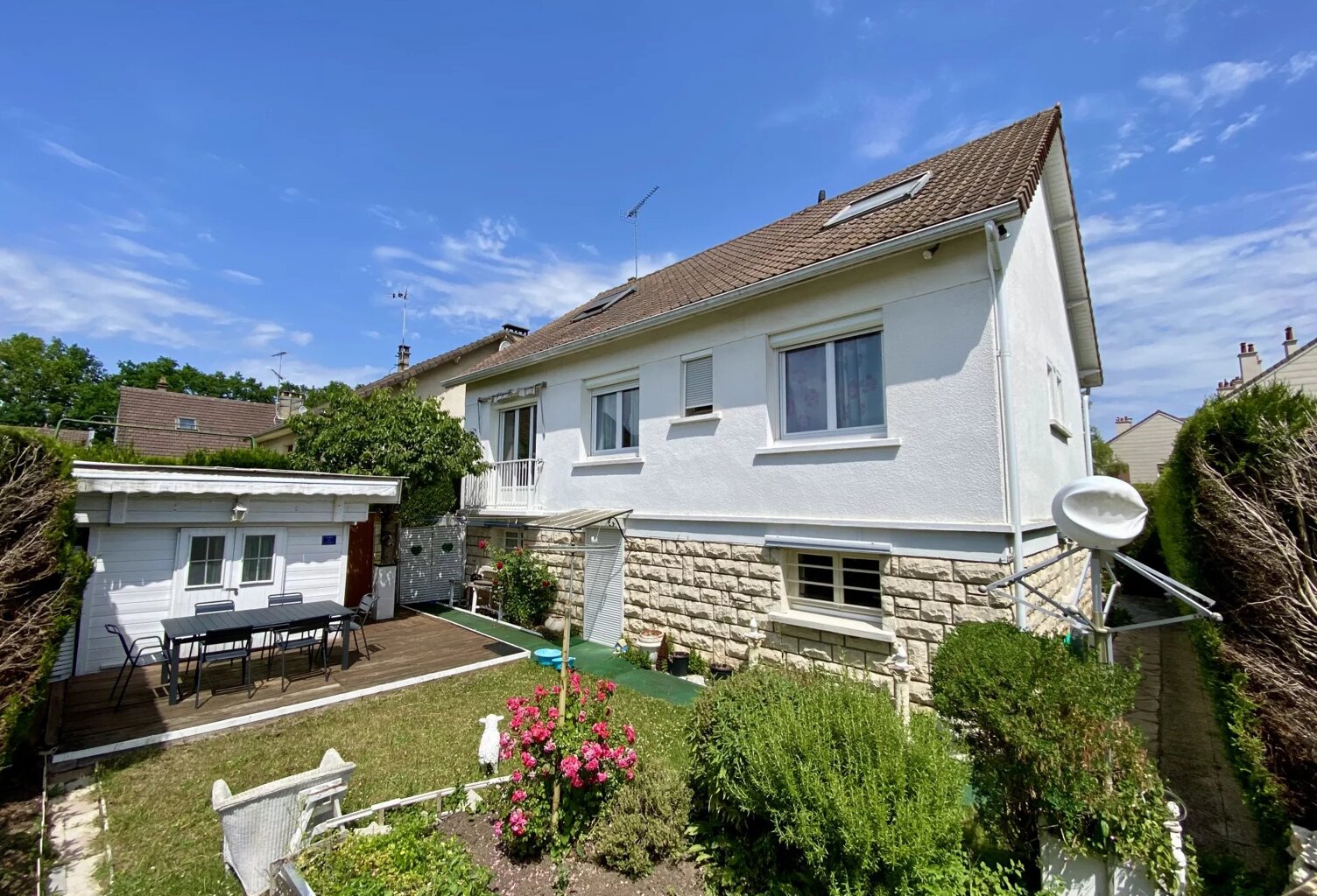 Maison avec jardin et sous-sol total — photo 1