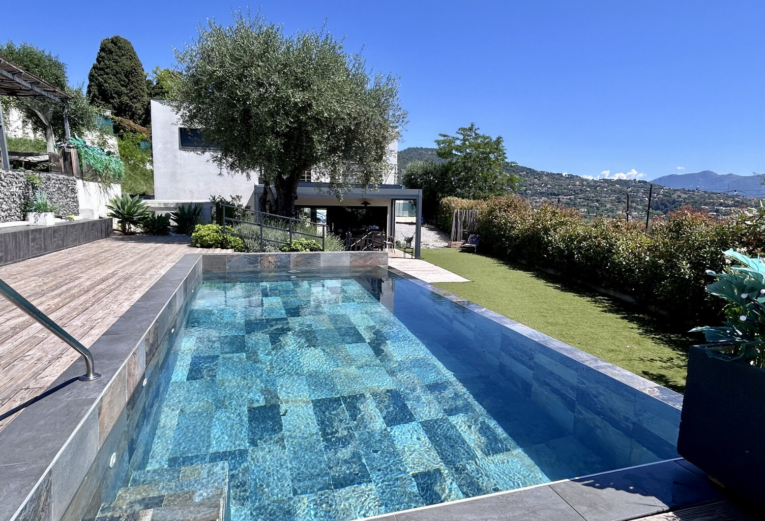 NICE RIMIEZ VILLA CONTEMPORAINE AVEC PISCINE — photo 1
