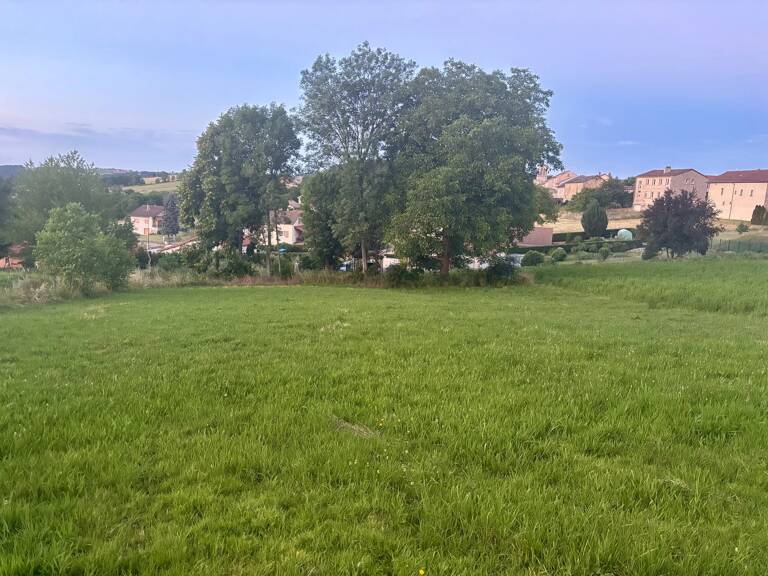 TERRAIN CONSTRUCTIBLE AU CŒUR DU VILLAGE — photo 1