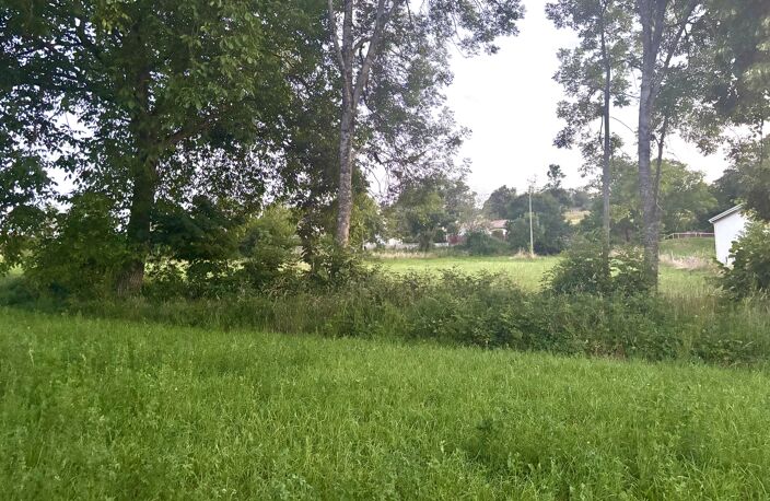 TERRAIN CONSTRUCTIBLE AU CŒUR DU VILLAGE — photo 4