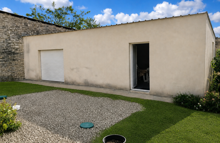 Maison en pierre avec jardin et garage — photo 2