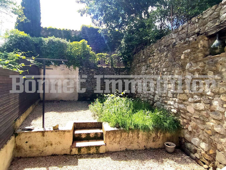 Maison de village avec jardin et dépendance. — photo 1