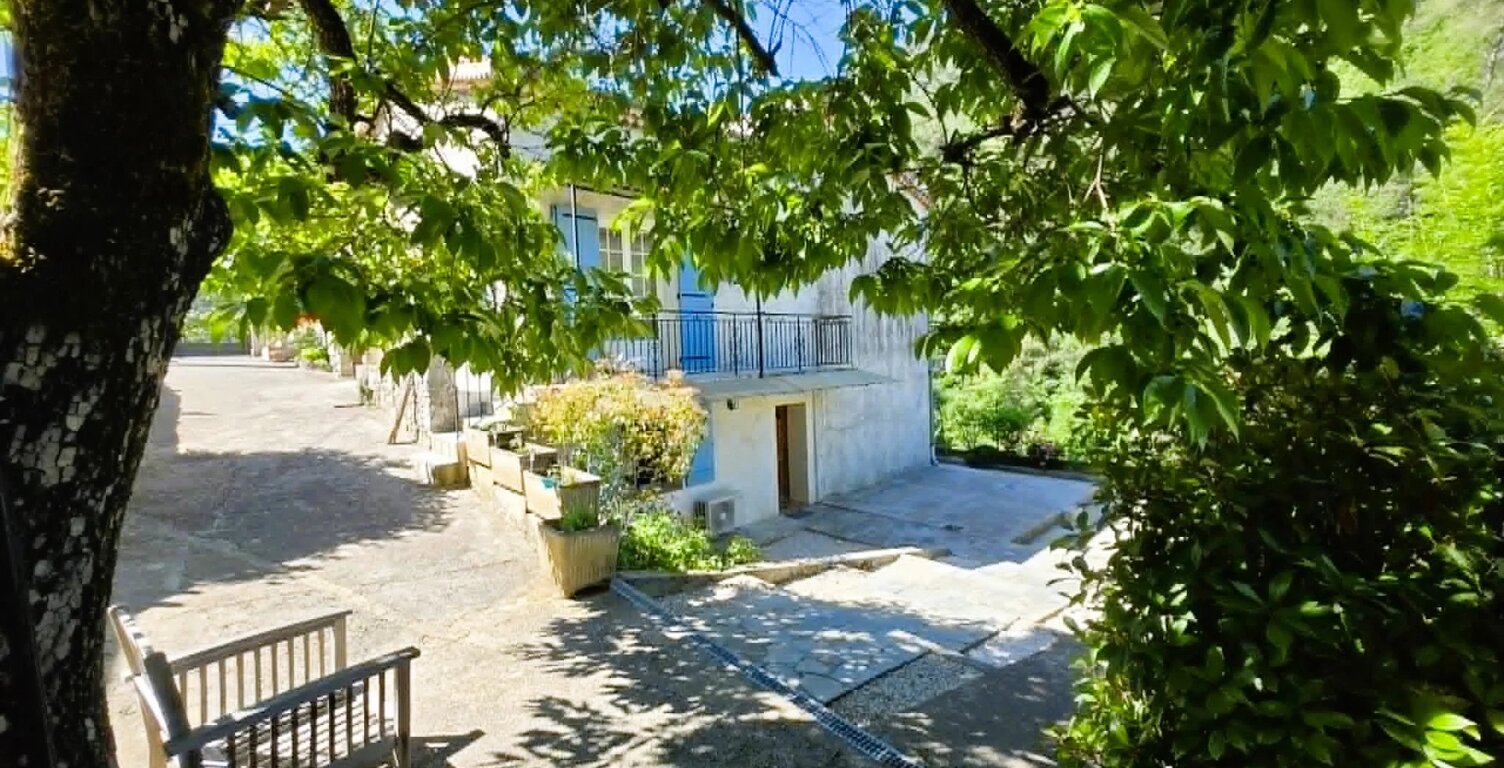 L'ESCARENE - MAISON INDIVIDUELLE DE 210M² + COMBLES AMENAGEABLE — photo 1