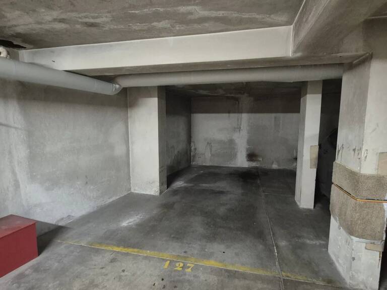 Nice  - Place de parking - Avenue Alfred de Vigny — photo 1