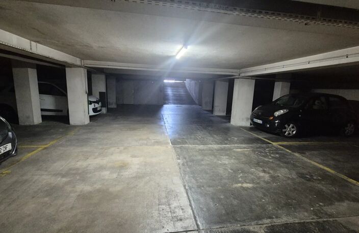 Nice  - Place de parking - Avenue Alfred de Vigny — photo 2