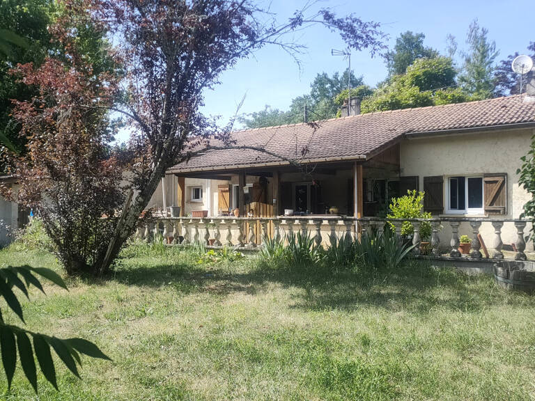 MAISON DANS UN CADRE VERDOYANT + APPARTEMENT A LARUSCADE — photo 1