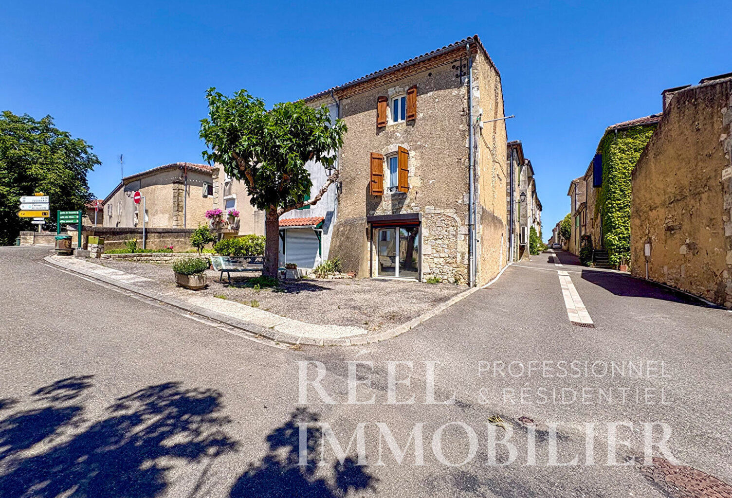Maison de rue en pierre - Jegun — photo 1