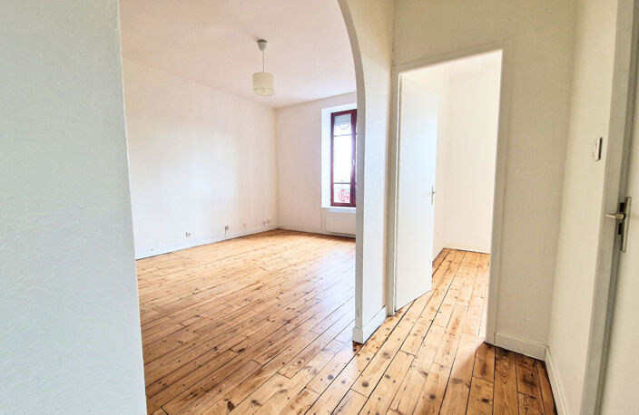 APPARTEMENT VOIRON - T3 - 52 m² — photo 2