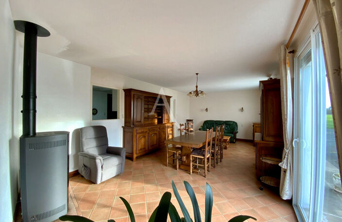 Propriété à la campagne avec dépendances et maison à rénover — photo 3