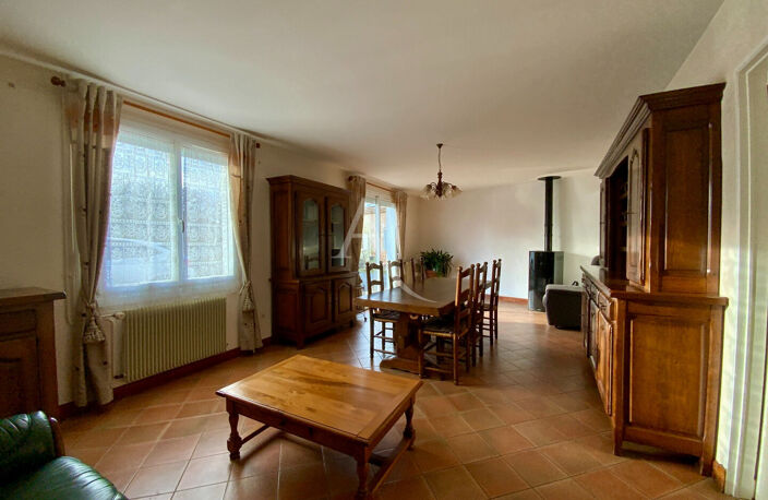 Propriété à la campagne avec dépendances et maison à rénover — photo 4
