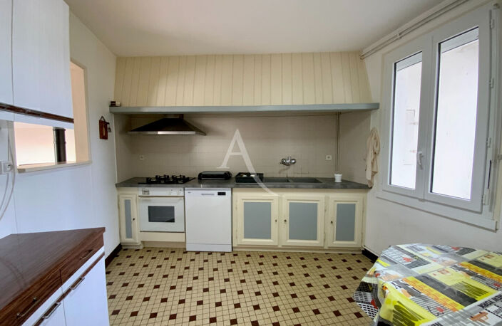 Propriété à la campagne avec dépendances et maison à rénover — photo 5