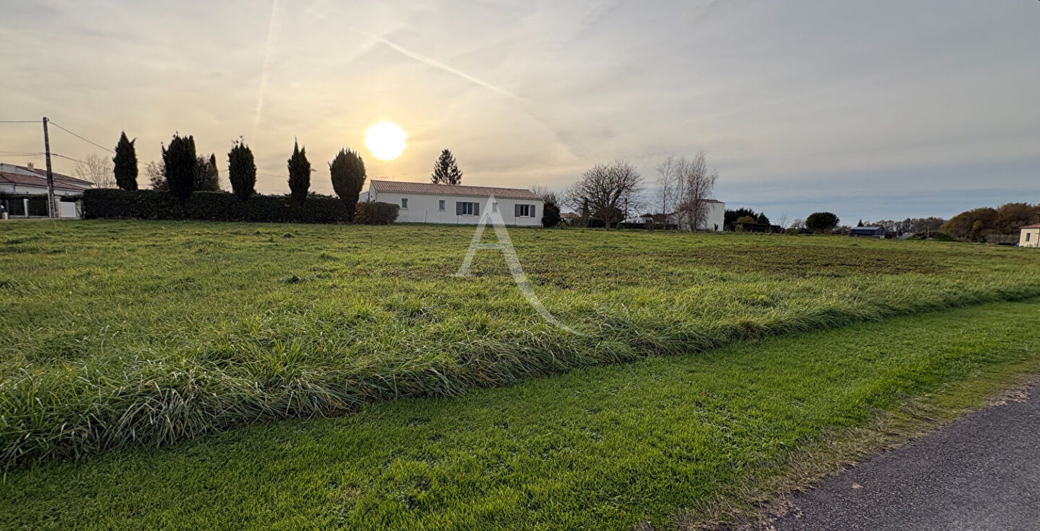Terrains à bâtir proches de St Genis de Saintonge — photo 1
