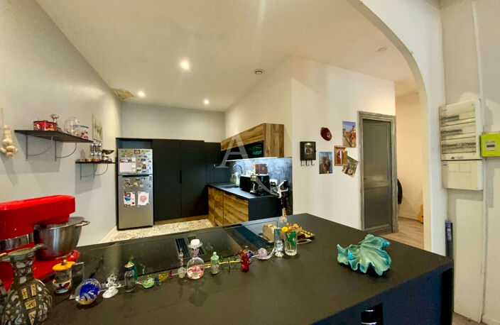 Immeuble mixte commercial et habitation — photo 3