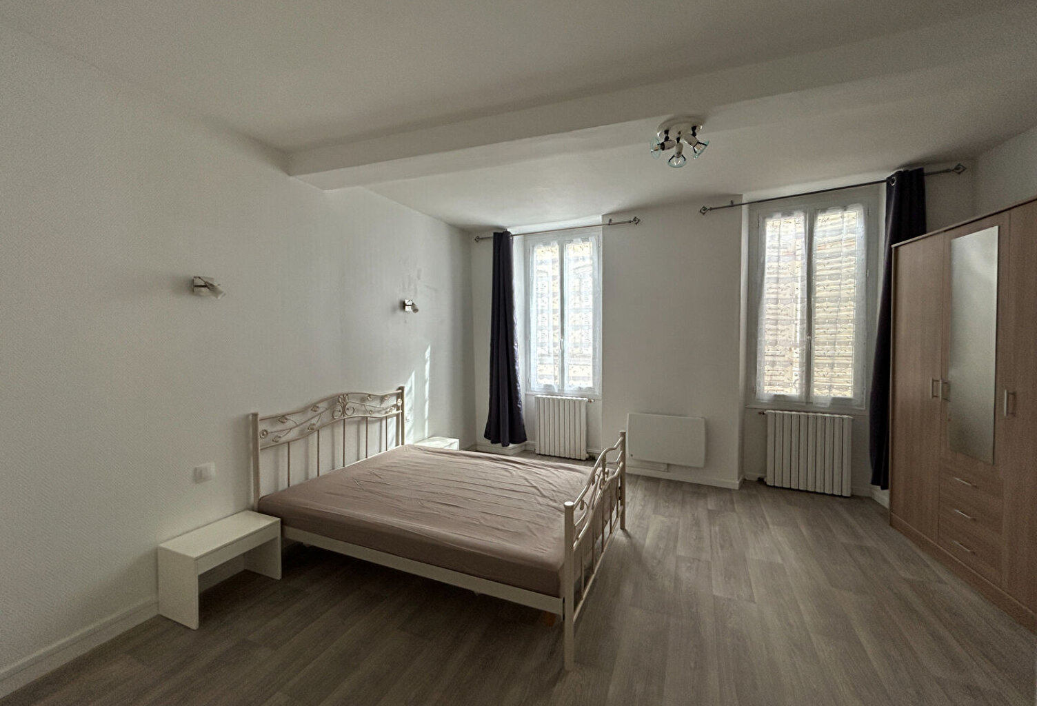 Appartement T2 VIDE - JONZAC Centre Ville — photo 1