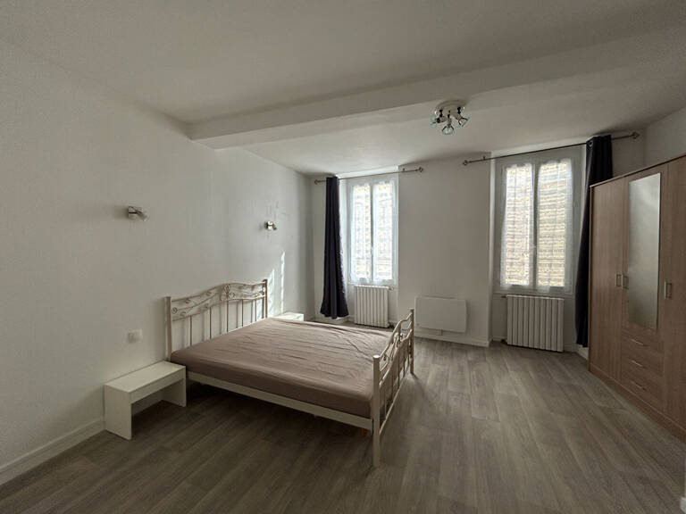Appartement T2 VIDE - JONZAC Centre Ville — photo 1