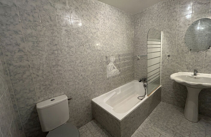 Appartement T2 VIDE - JONZAC Centre Ville — photo 5