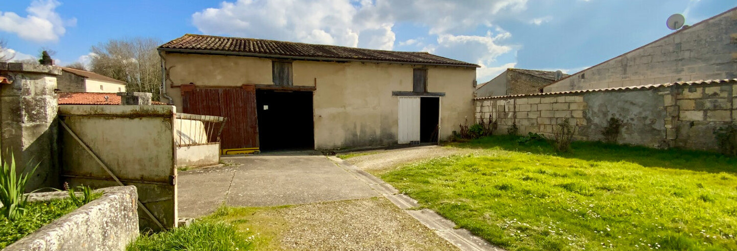 Garage  198 m² à vendre à Saint-Genis-de-Saintonge (17240)