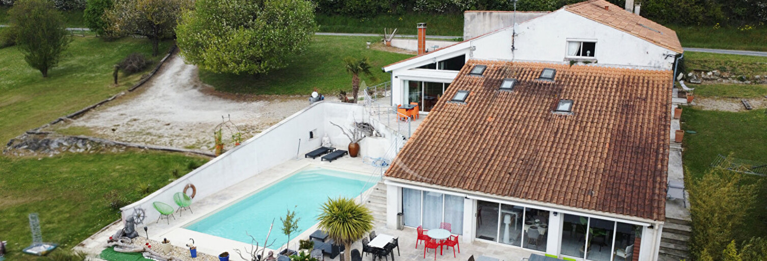 Maison 8 Pièces 300 m² à vendre à Mortagne-sur-Gironde (17120)