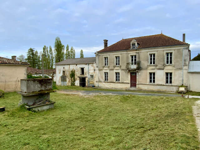 Maison en pierre 162 m2 + dépendances — photo du bien