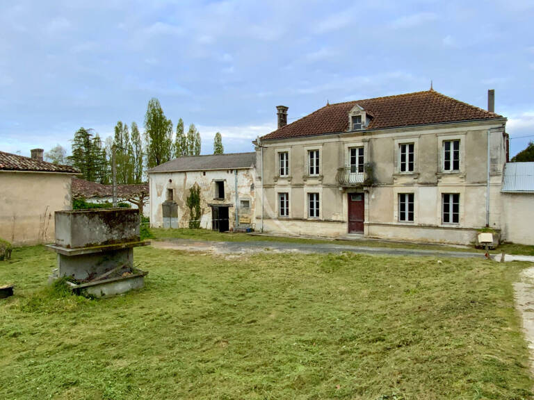 Maison en pierre 162 m2 + dépendances — photo 1