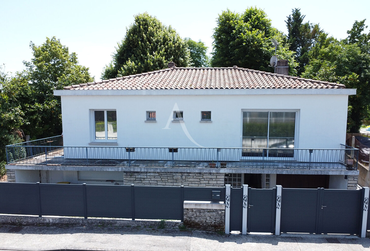 Maison Jonzac 7 pièce(s) 176 m2 — photo 1