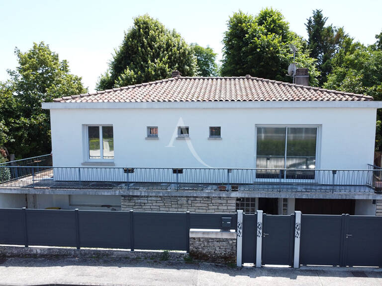 Maison Jonzac 7 pièce(s) 176 m2 — photo 1