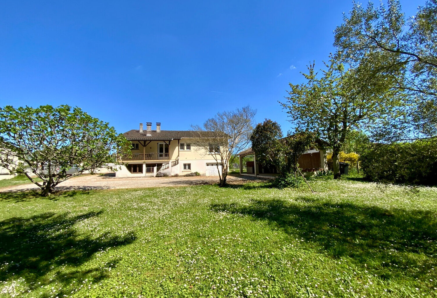 Maison Jonzac 6 pièce(s) 140 m2  et sous sol — photo 1