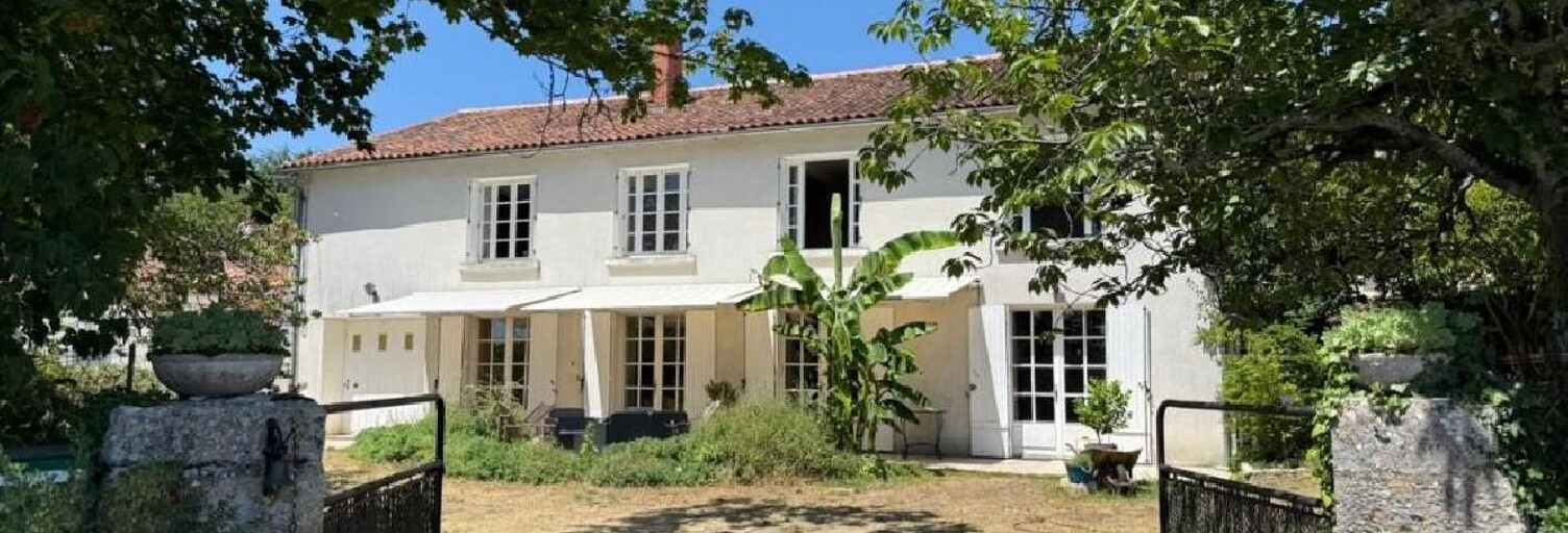 Maison 8 Pièces 216 m² à vendre à Nanteuil-en-Vallée (16700)