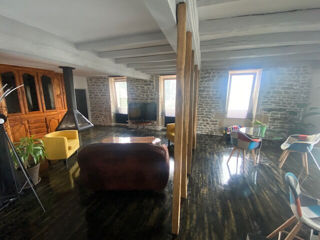 EXCLUSIVITÉ – BOURGOGNE -APPARTEMENT DE CARACTÈRE DE 101 m² AVEC VUE IMPRENABLE SUR LE CHÂTEAU DE CHÂTEAUNEUF