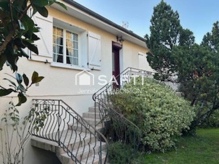 Quartier Est, secteur prisé, à deux pas de toutes commodités, supermarché, école/lycée, centre ville, gare et axes routiers, cette maison offre de nombreux atouts — photo 1