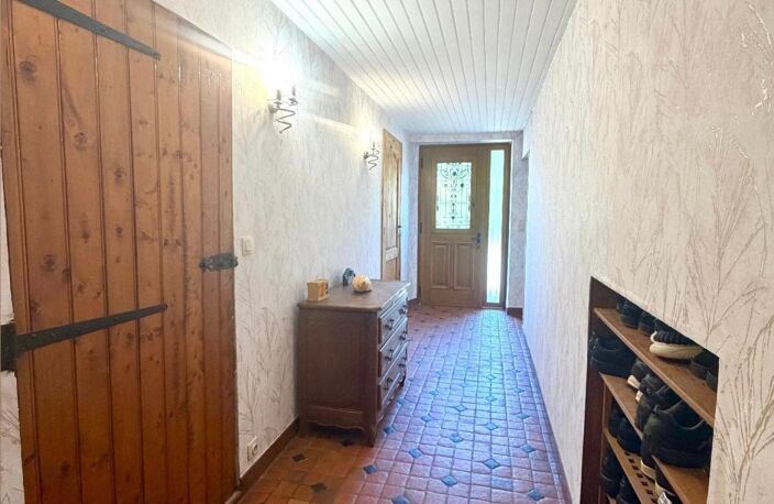 Fermette de caractère de 236 m² avec annexes, garage et grand jardin arboré — photo 4