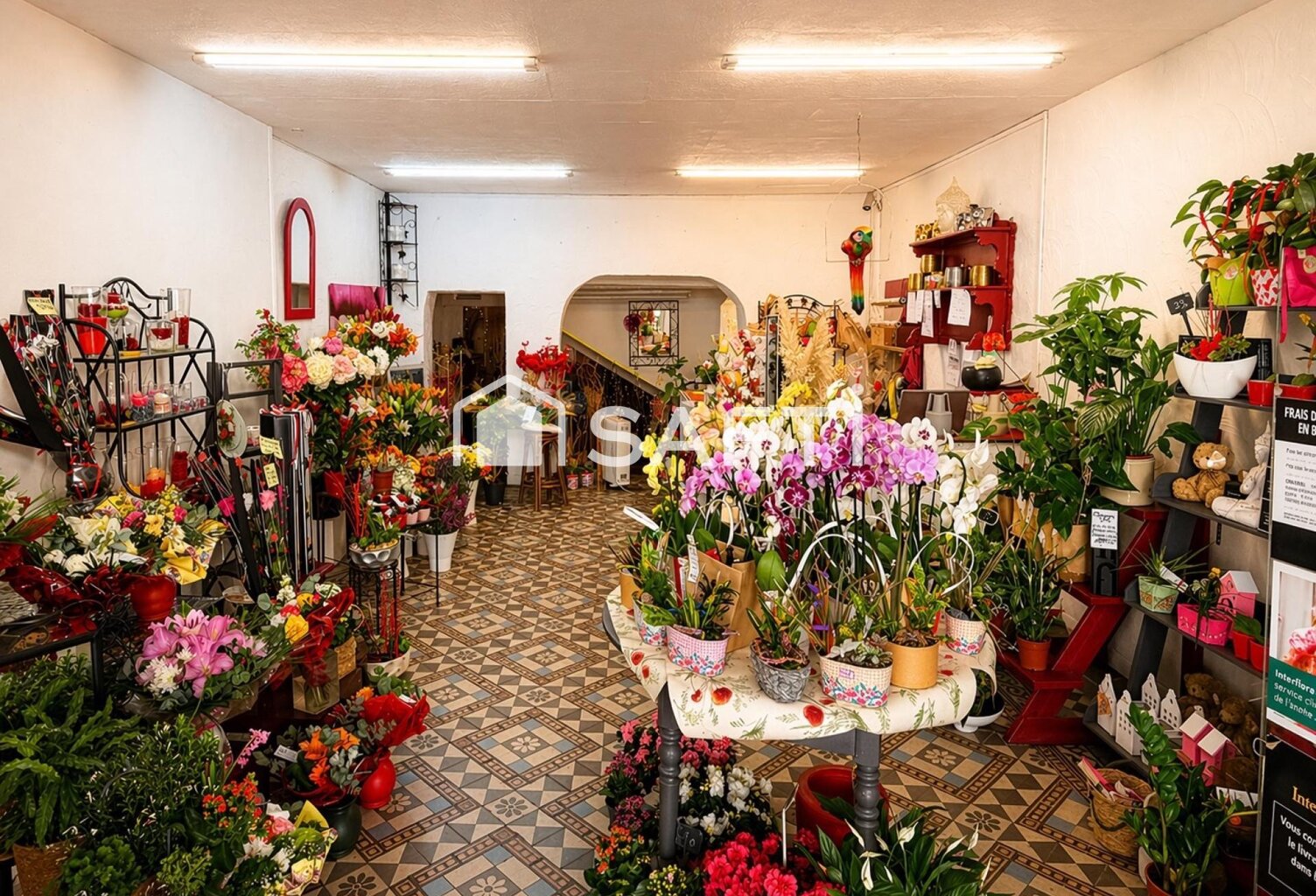 Fonds floral avec Interflora en centre-ville — photo 1
