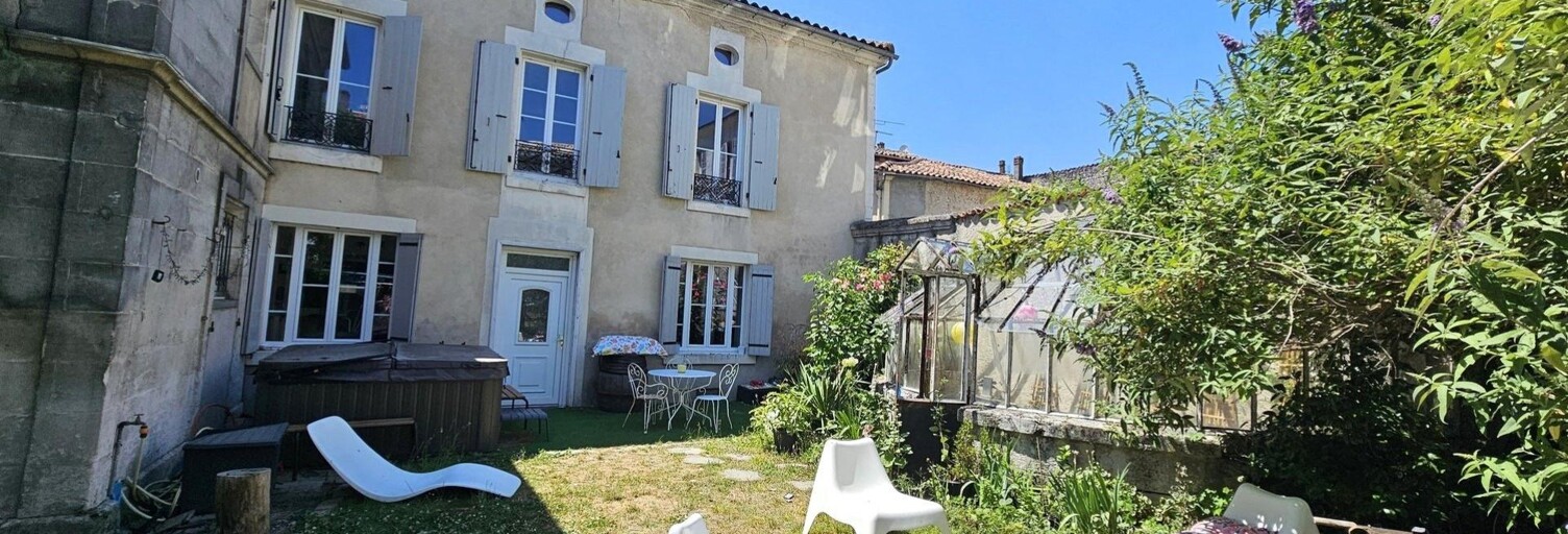 Maison 9 Pièces 225 m² à vendre à Barbezieux-Saint-Hilaire (16300)