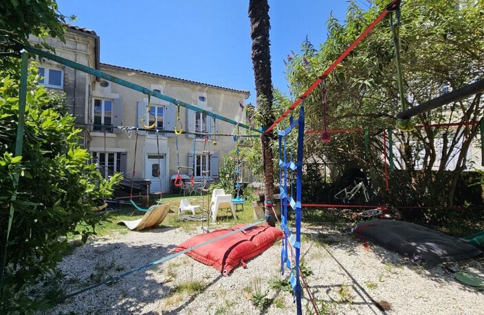 Maison de caractère rénovée - 6 chambres - Jardin clos - Centre-ville de Barbezieux — photo 3