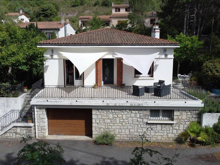 Charmante villa rénovée T4 de 100m² avec grand garage en rez-de-chaussée, grande terrasse avec vue dégagée et jardin. — photo 1
