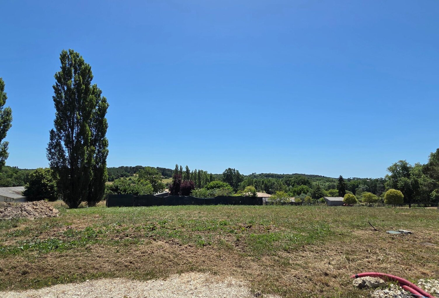 terrain viabilisé, libre constructeur — photo 1