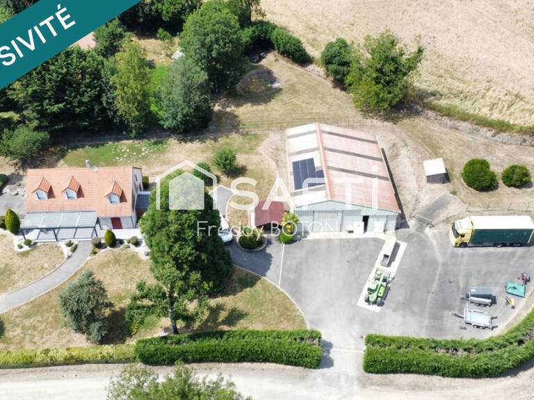 Volumes, dépendances et revenus solaires : une propriété aux multiples possibilités sur plus de 5 700 m². — photo 1